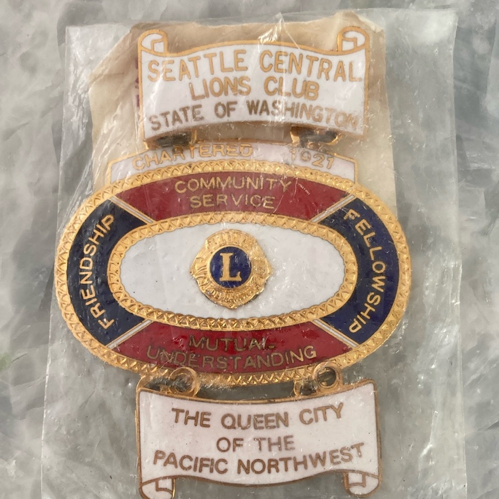 Seattle Washington Vintage Lions Club Pin in package
